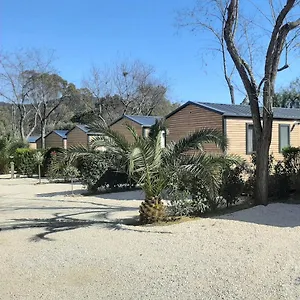 Eco-lodge Lou Pantai Camping